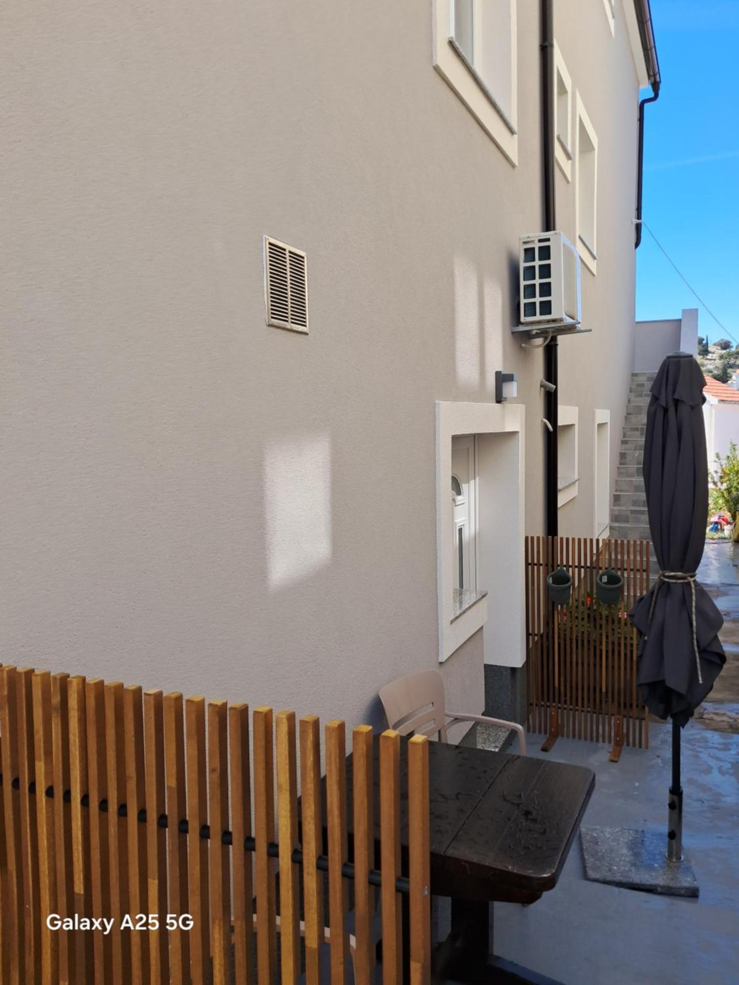 Apartments Tonci Tribalj Exterior foto